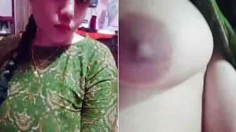 Lonely Bhabhi Sending Topless Selfie Revealing Her Heavy Boobs