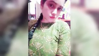 Lonely Bhabhi Sending Topless Selfie Revealing Her Heavy Boobs