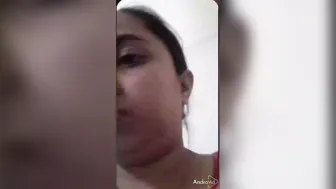 Married Bhabhi Showing Bare Boobs On Video Call To Lover