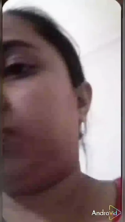 Married Bhabhi Showing Bare Boobs On Video Call To Lover