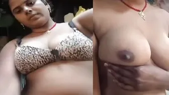 Village Bhabhi Exposing Her Big Tits In Leaked Private Footage