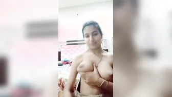 Bhabhi Letting Her BF Press Her Boobs In Viral Homemade