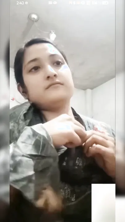 Sexy Bhabhi Doing Naughty Striptease Caught In Leaked Video