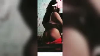 Thick Desi GF Shaking Her Big Ass During Naughty Call