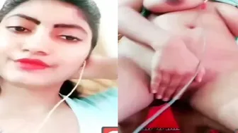 Horny Babe With Huge Boobs Fingering Herself On Live Video