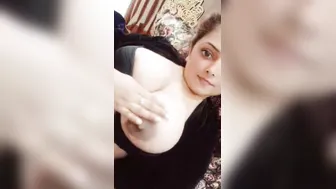 Thick Pakistani Babe Selfie Flashing Huge Naked Boobs