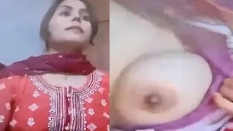 Tamil Girl Shows Off Her Massive Tits In Private Video