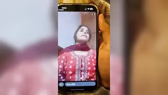 Tamil Girl Shows Off Her Massive Tits In Private Video