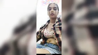 Horny Slut Fingering Herself Live While Moaning Loud