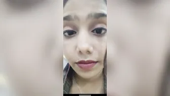 Horny Slut Fingering Herself Live While Moaning Loud