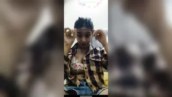 Horny Slut Fingering Herself Live While Moaning Loud