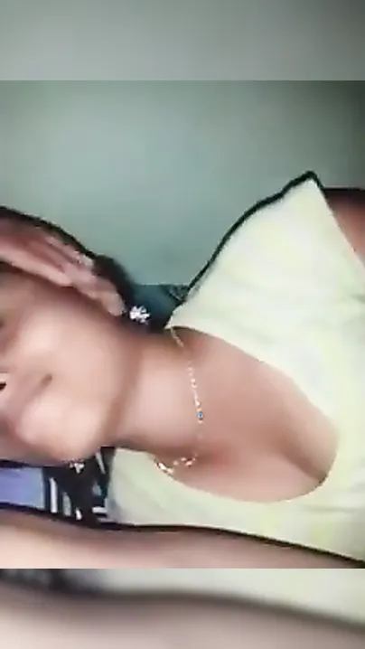 Indian porn clip of desi wife Gauri engulfing schlong