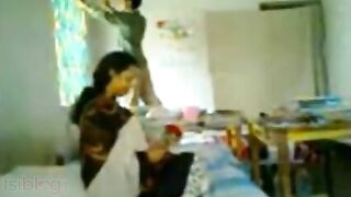 Hindi sex Indian porn episode of mature desi aunty Ragini!