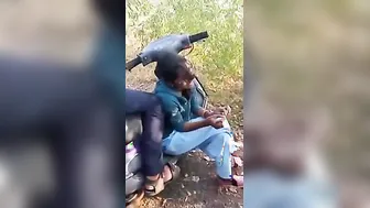 College students giving a kiss outdoor desi mms sex scandal  Hindi