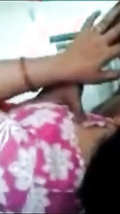 Sensational hidden livecam sex scandal of older Indian wife
