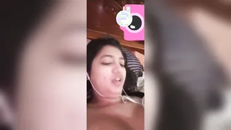 Newlywed Wife Fingering Herself For Her Lover On Cam
