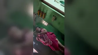 Milf Showing Off Naked Body Fresh Out Of The Shower