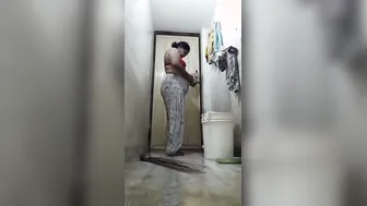 Mature Mom Showing Her Naked Body Before Shower Time