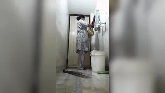 Mature Mom Showing Her Naked Body Before Shower Time