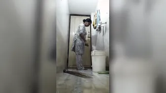 Mature Mom Showing Her Naked Body Before Shower Time