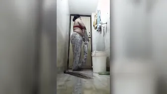 Mature Mom Showing Her Naked Body Before Shower Time