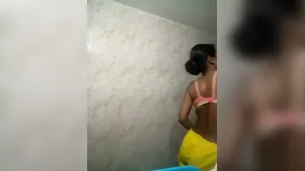 GF Shaving Her Pussy Recorded For Her Boyfriend