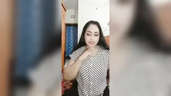 Webcam Girl Teasing And Flashing Her Tits On Live Call