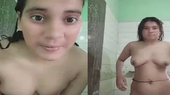 GF Posing Naked After Shower For Boyfriend