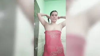 GF Posing Naked After Shower For Boyfriend