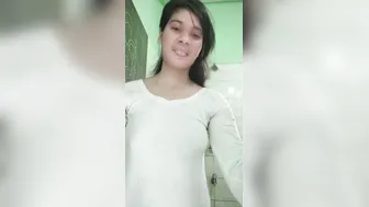 GF Posing Naked After Shower For Boyfriend