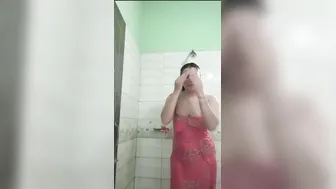 GF Posing Naked After Shower For Boyfriend