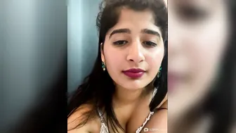 Cam Girl Dancing Naked And Fucking Herself With Dildo