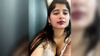 Cam Girl Dancing Naked And Fucking Herself With Dildo