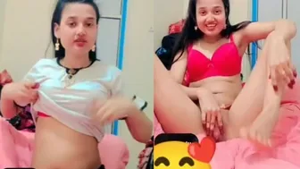 Indian Cam Girl Flashing Her Naked Pussy Again Online