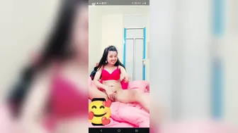 Indian Cam Girl Flashing Her Naked Pussy Again Online