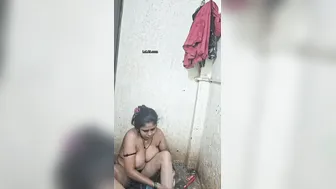 Mature Married Woman Caught Bathing On Leaked Video