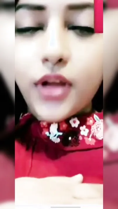 Beautiful GF Showing Huge Tits In Leaked Mms