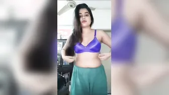 Sexy Girl Stripping Naked On Cam For Cash Homemade