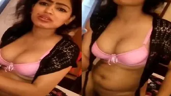 Hot Amateur Showing Pussy To Client Before Meeting Him