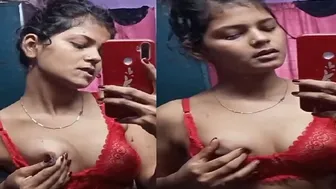 Horny Indian Girl Playing With Her Nipples On Camera
