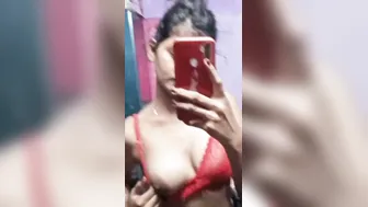 Horny Indian Girl Playing With Her Nipples On Camera