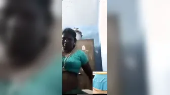 Aunty In Saree Stripping Naked During Dirty Video Call