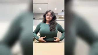 Gf Showing Off Her Massive Tits In Sexy Viral Selfie