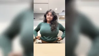 Gf Showing Off Her Massive Tits In Sexy Viral Selfie