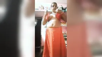 Married Woman Strips Saree And Shows Off Naked Body