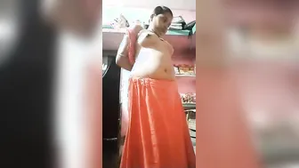 Married Woman Strips Saree And Shows Off Naked Body