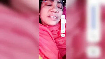 Bhabhi Showing Her Ass And Fingering Her Pussy