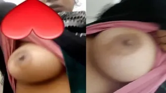 Tamil Girl Shows Her Round Boobs On Naughty Video Call