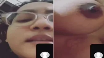 Nerdy GF In Glasses Showing Her Nude Body