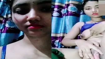 Young Slut Fingering Her Pink Pussy On Video Chat